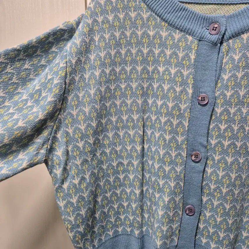 [BUNJANG] Vintage Pattern Crop Cardigan Sky Blue / 빈티지 패턴 크롭 가디건 하늘색
