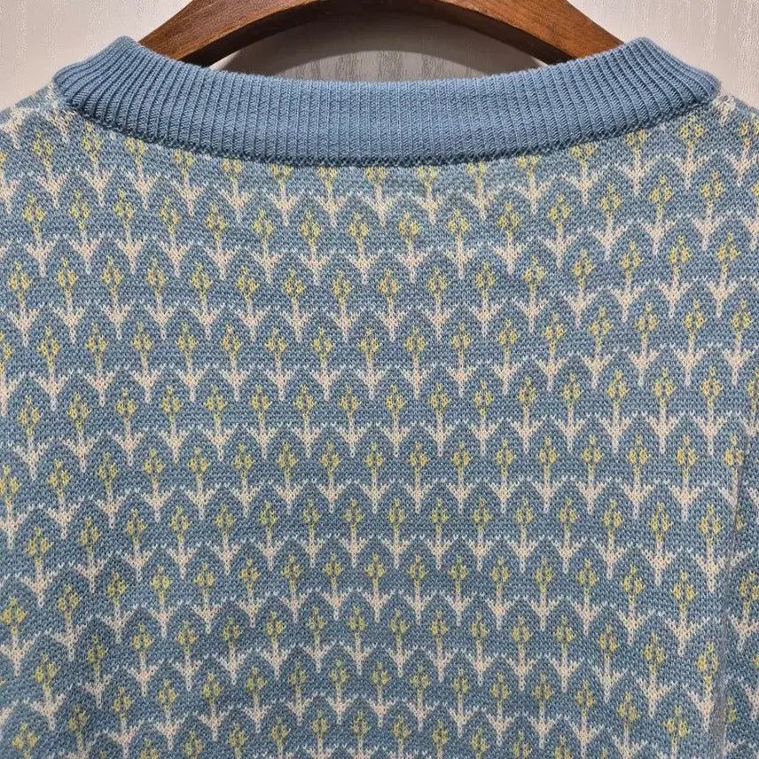 [BUNJANG] Vintage Pattern Crop Cardigan Sky Blue / 빈티지 패턴 크롭 가디건 하늘색