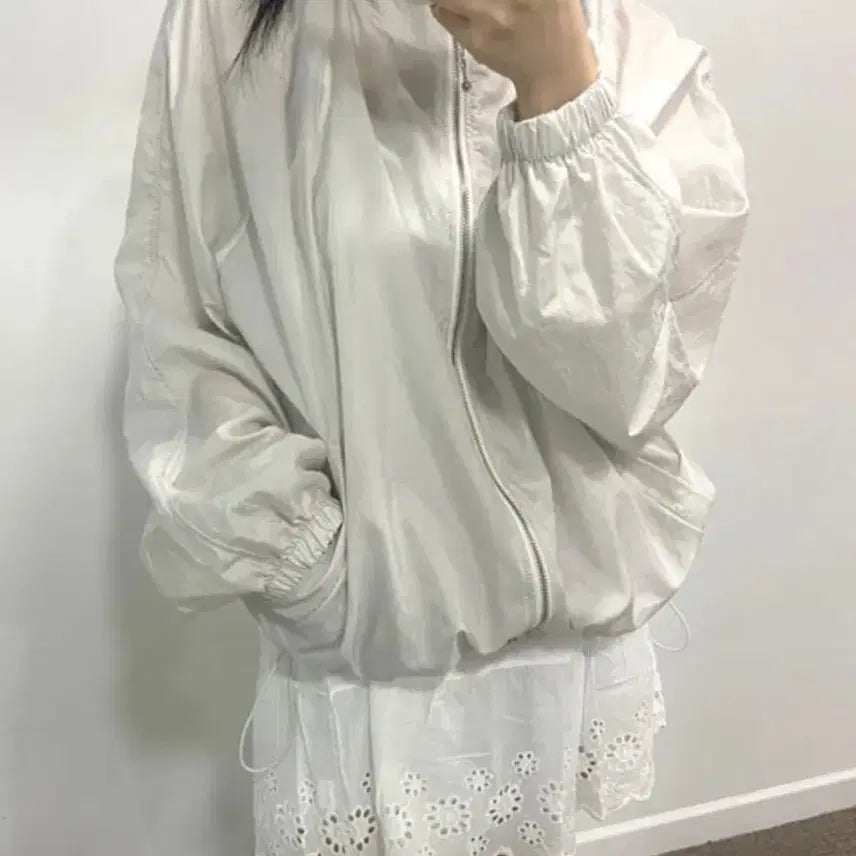 [BUNJANG] IZIZ Silky Windbreaker Jacket / 이즈이즈 실키 윈드브레이커 바람막이