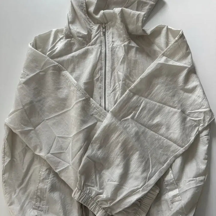 [BUNJANG] IZIZ Silky Windbreaker Jacket / 이즈이즈 실키 윈드브레이커 바람막이