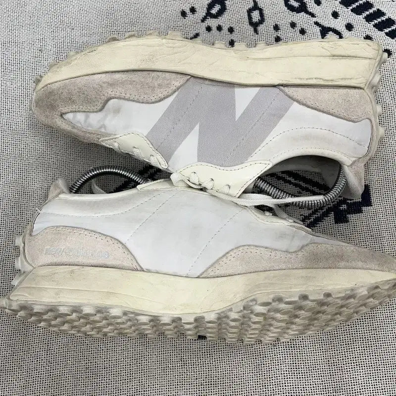 [SOLD OUT] 뉴발란스 327 문빔 스니커즈 운동화 250 E02344