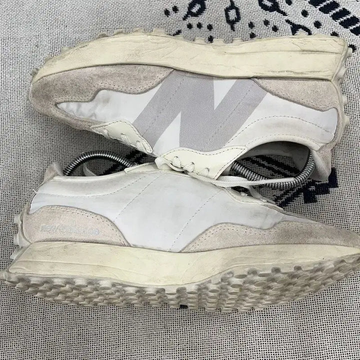 [SOLD OUT] 뉴발란스 327 문빔 스니커즈 운동화 250 E02344