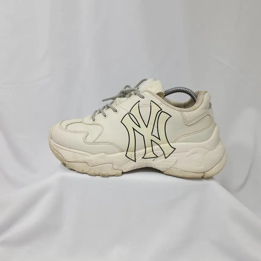 [BUNJANG] MLB Big Ball Chunky A Sneakers / 빈티지하서 250 엠엘비 mlb 빅볼청키 A 뉴욕양키스 스니커즈