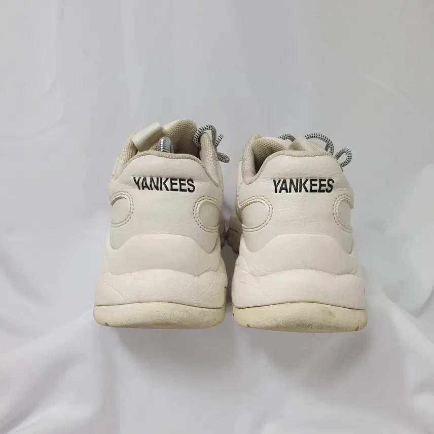 [BUNJANG] MLB Big Ball Chunky A Sneakers / 빈티지하서 250 엠엘비 mlb 빅볼청키 A 뉴욕양키스 스니커즈