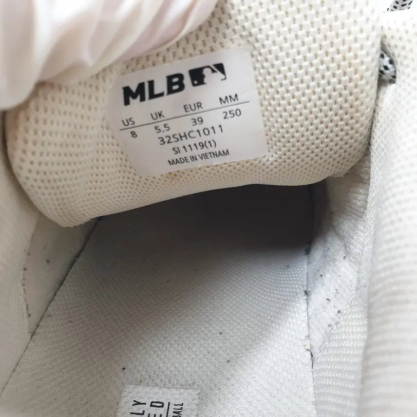 [BUNJANG] MLB Big Ball Chunky A Sneakers / 빈티지하서 250 엠엘비 mlb 빅볼청키 A 뉴욕양키스 스니커즈