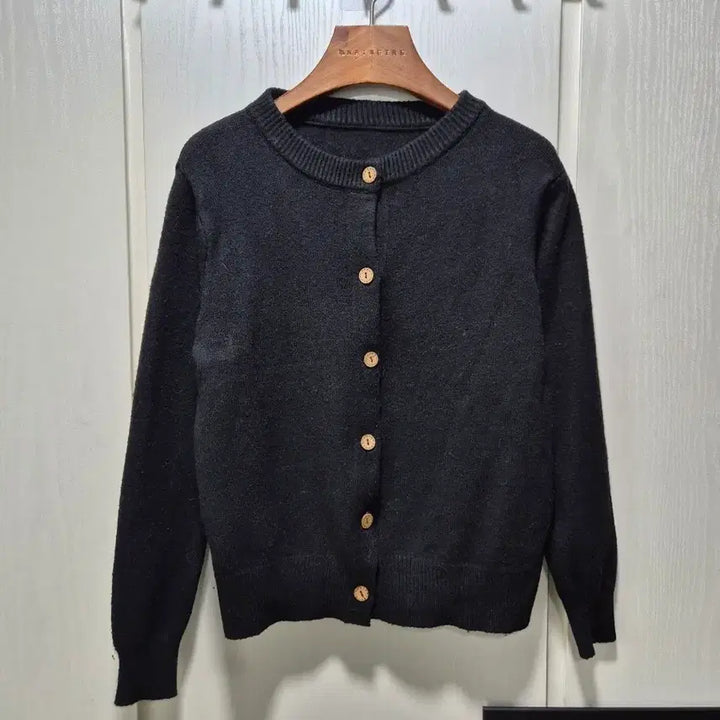 [BUNJANG] Vintage Wood Button Black Cardigan / 빈티지 우드단추 블랙 가디건