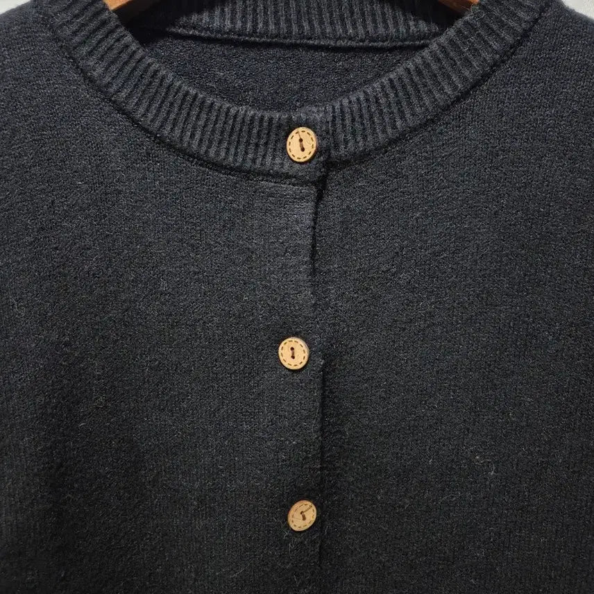 [BUNJANG] Vintage Wood Button Black Cardigan / 빈티지 우드단추 블랙 가디건