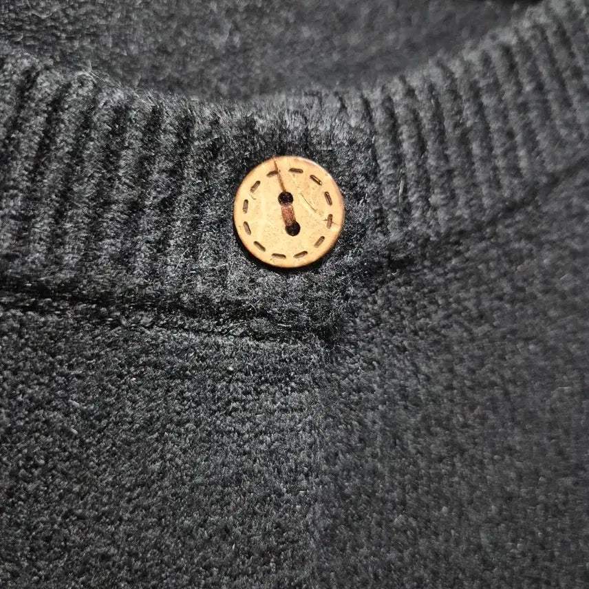 [BUNJANG] Vintage Wood Button Black Cardigan / 빈티지 우드단추 블랙 가디건