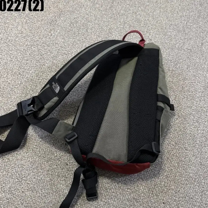 [BUNJANG] The North Face Sling Body Bag Gray/Red / 노스페이스 슬링백 바디백 회색/레드
