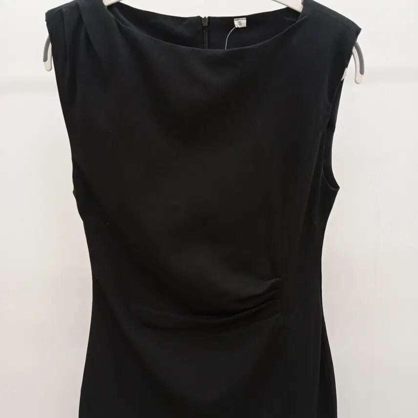 [BUNJANG] Sleeveless Slim Fit Dress with Shoulder Pads / 어깨패드 민소매 슬림핏 원피스