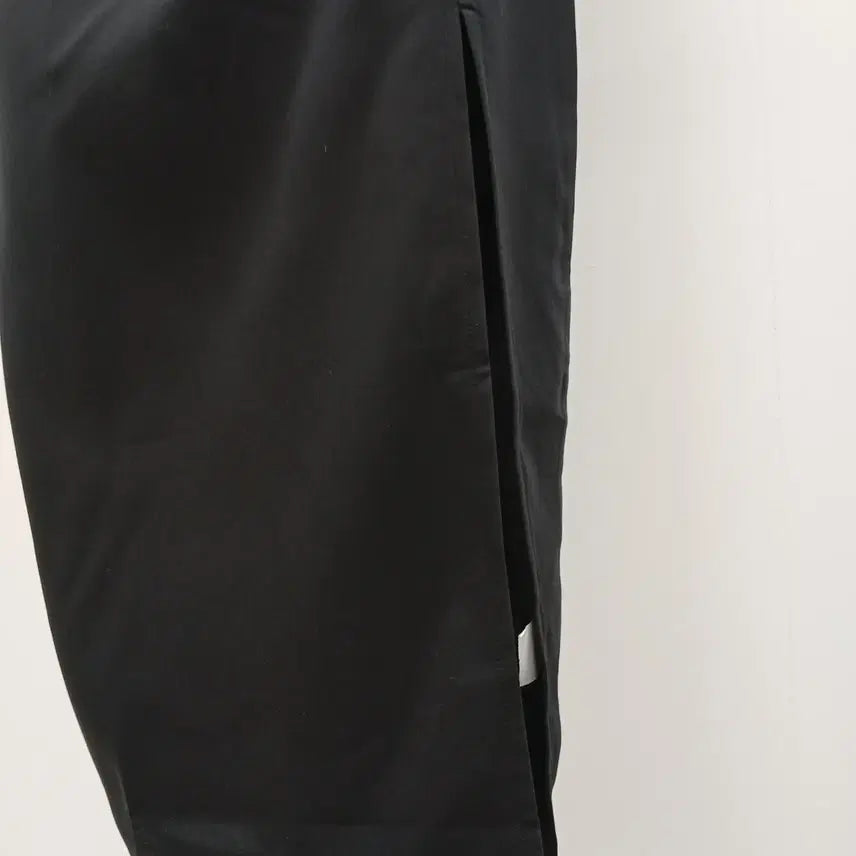 [BUNJANG] Sleeveless Slim Fit Dress with Shoulder Pads / 어깨패드 민소매 슬림핏 원피스