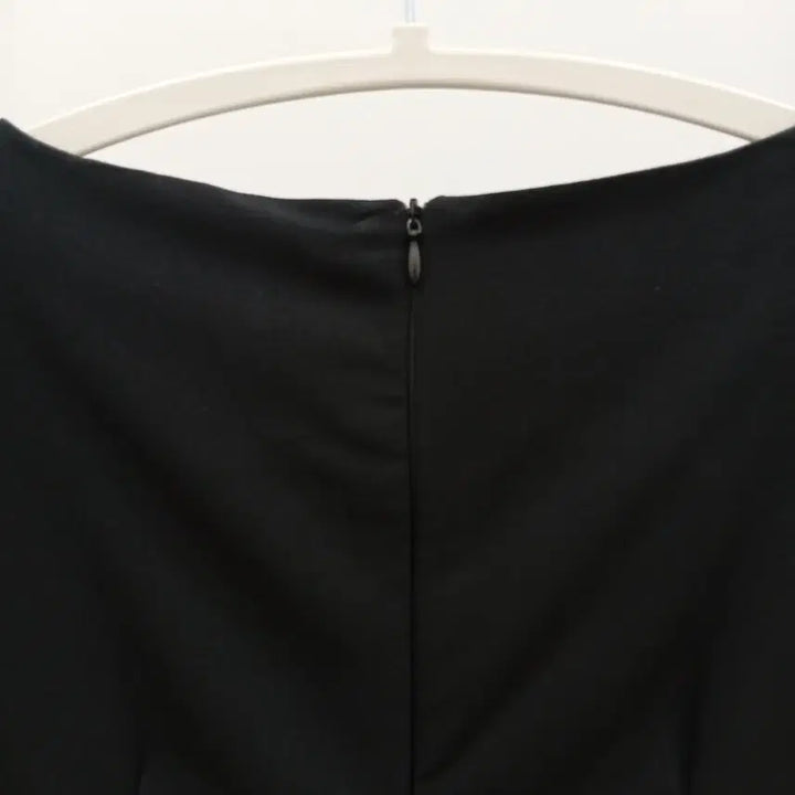 [BUNJANG] Sleeveless Slim Fit Dress with Shoulder Pads / 어깨패드 민소매 슬림핏 원피스