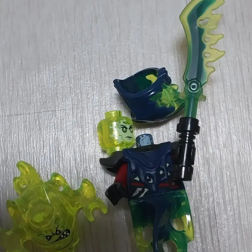 [BUNJANG] Lego Ninjago Gultar Ghost Figure and Weapons / 레고 닌자고 굴타 고스트 유령 피규어와 무기