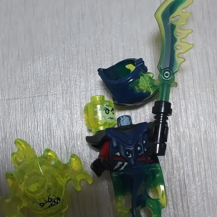 [BUNJANG] Lego Ninjago Gultar Ghost Figure and Weapons / 레고 닌자고 굴타 고스트 유령 피규어와 무기