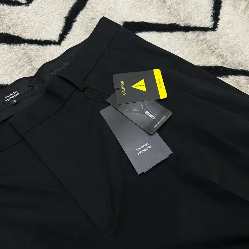 [BUNJANG] Musinsa Standard Three-Tuck Balloon Slacks - Black / [38]무신사스탠다드 스리턱 벌룬 슬랙스/블랙