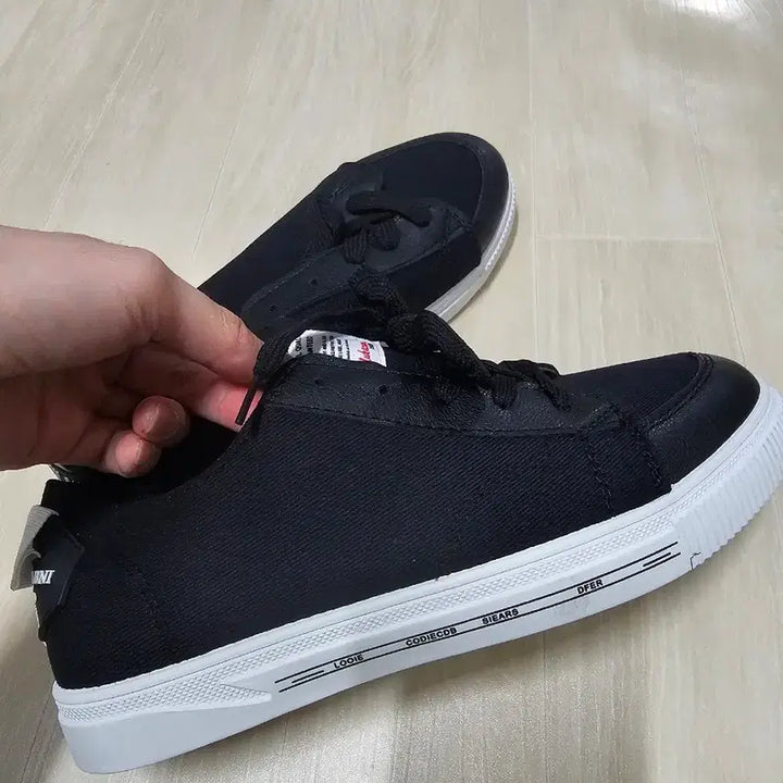 [BUNJANG] Generic 260 Sneakers / 운동화260