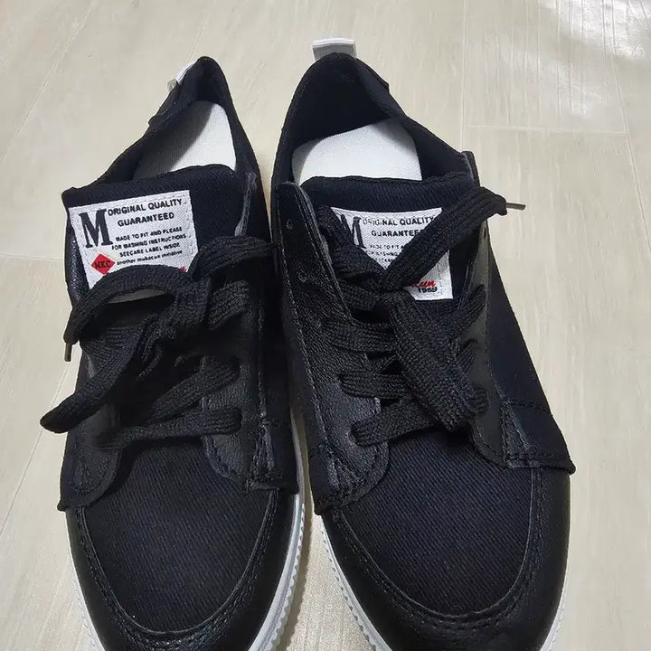 [BUNJANG] Generic 260 Sneakers / 운동화260