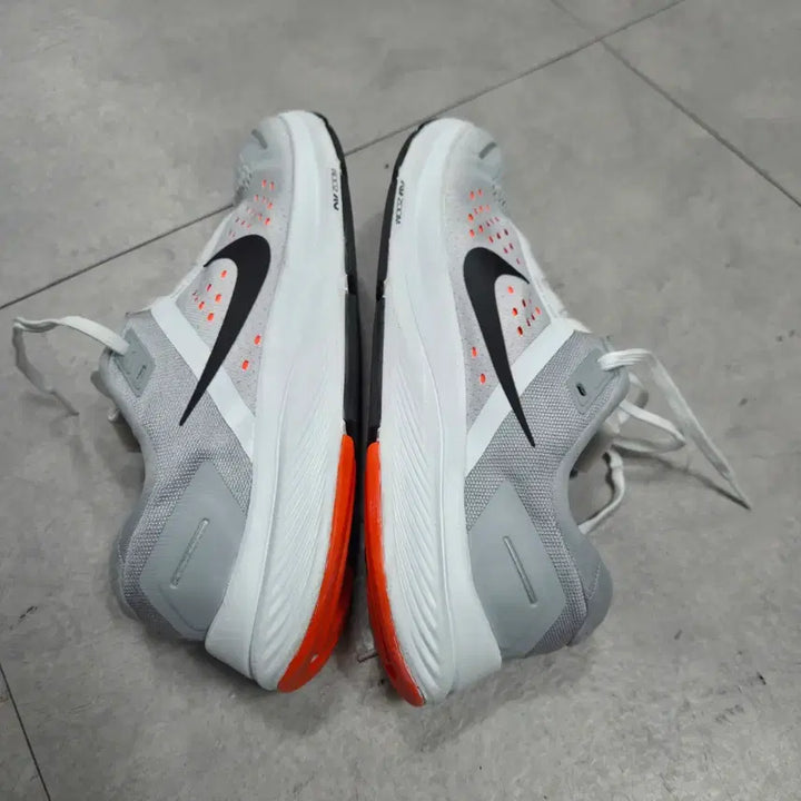 [BUNJANG] Nike Air Zoom Structure 23 (255) Sneakers / 나이키 에어 줌 스트럭처23 (255)