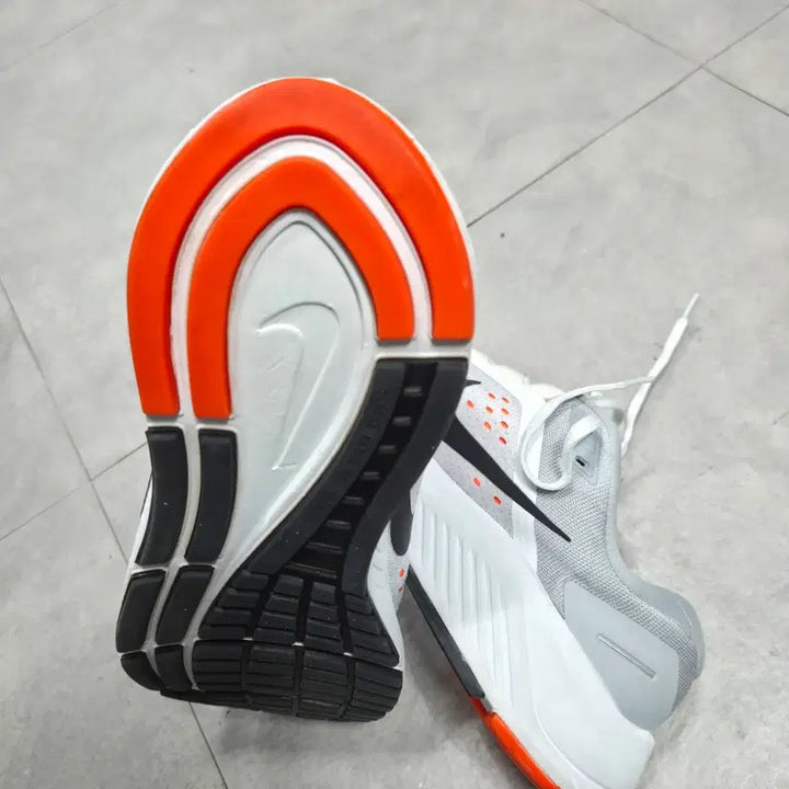 [BUNJANG] Nike Air Zoom Structure 23 (255) Sneakers / 나이키 에어 줌 스트럭처23 (255)