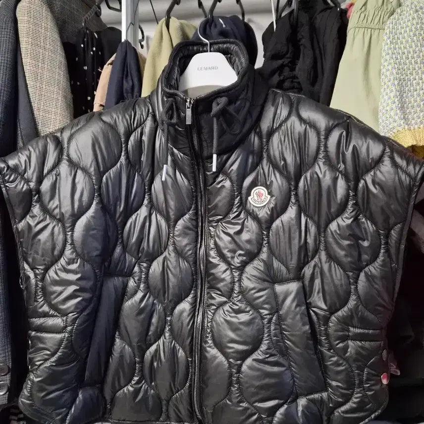 [BUNJANG] Black Cape Vest Padded Jacket / 조끼패딩(케이프형) 팝니다