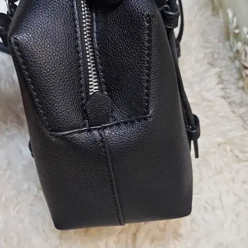 [BUNJANG] Charles & Keith Black Square Tote Bag / 찰스앤키스 블랙 스퀘어 토트백
