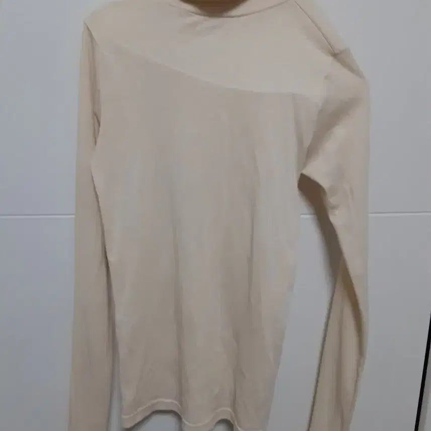 [BUNJANG] LaRoom Ivory Turtleneck Shirt / 우리오빠가 만져보고 싶은 쫀쫀 라룸 아이보리 목폴라 티셔츠