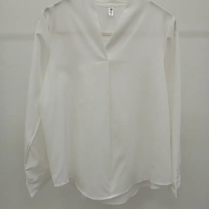 [BUNJANG] V-Line White Blouse / 브이라인 화이트 블라우스