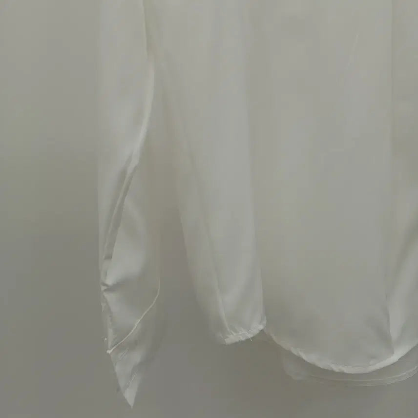 [BUNJANG] V-Line White Blouse / 브이라인 화이트 블라우스