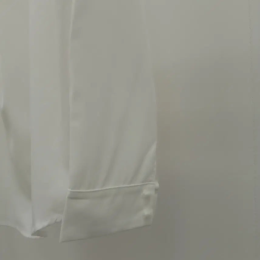 [BUNJANG] V-Line White Blouse / 브이라인 화이트 블라우스