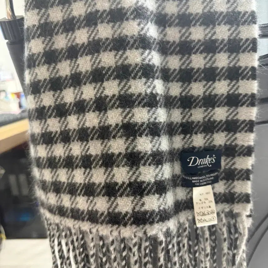 [BUNJANG] Drake's Houndstooth Muffler / 드레익스 하운드투스 머플러 판매합니다