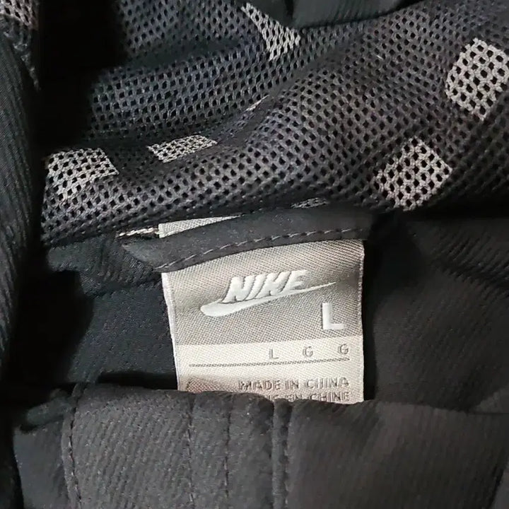 [BUNJANG] Nike Functional Hooded Windbreaker Jacket L / 나이키 기능성 후드 바람막이 L