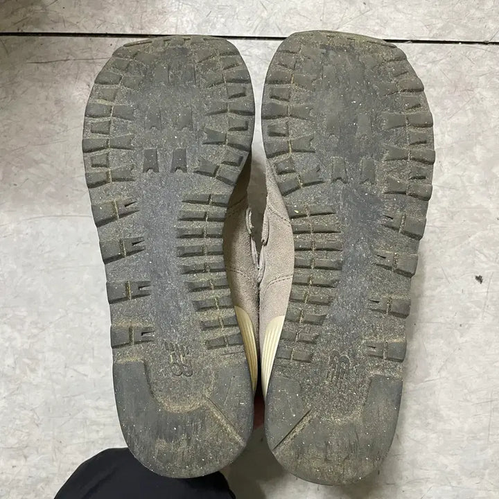 [BUNJANG] New Balance 574 Women's Sneakers / 뉴발란스 574 여성 운동화 신발 230