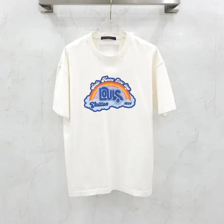 [BUNJANG] Louis Vuitton Rainbow Logo Printed T-shirt / L / 루이비통 레인보우 로고 프린팅 반팔 티셔츠 1AB4UP