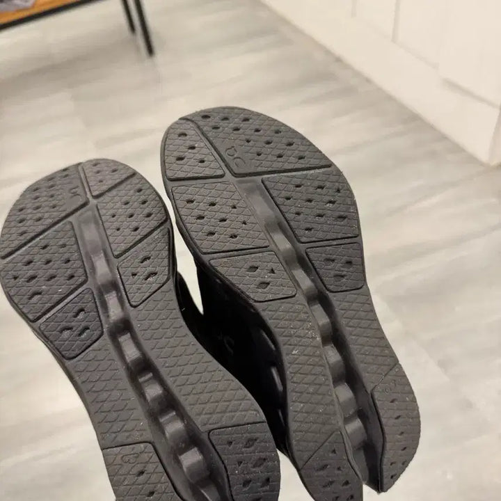 [BUNJANG] OnRunning Cloudsurfer 2 Women's Shoes / 온러닝 클라우드서퍼 2 . 240