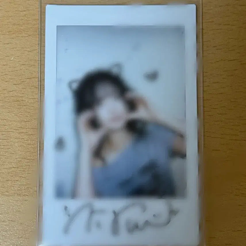 [BUNJANG] qwer Chodan Signed Polaroid / qwer 쵸단 사인 폴라로이드 싸폴 폴라