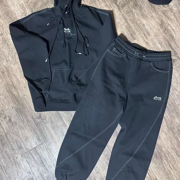 [BUNJANG] ADER Error Black Hoodie Set / ADER 에러 블랙 후드티 스티치 포인트 셋업