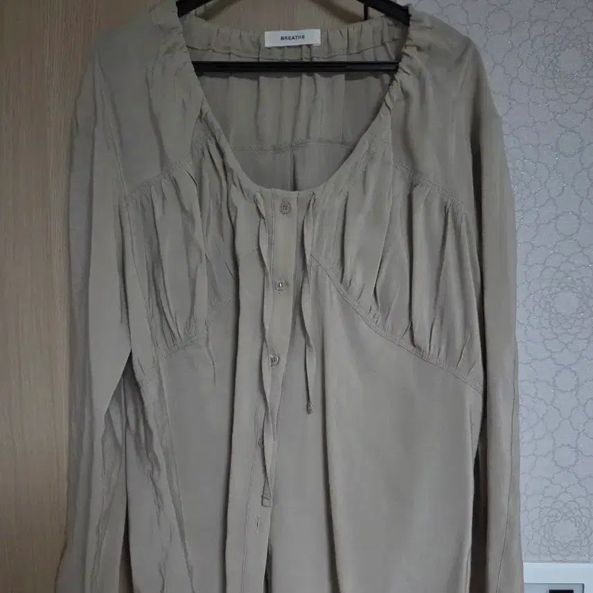 [BUNJANG] A Piece Mansion Shirring Blouse / 어피스맨션 셔링 블라우스