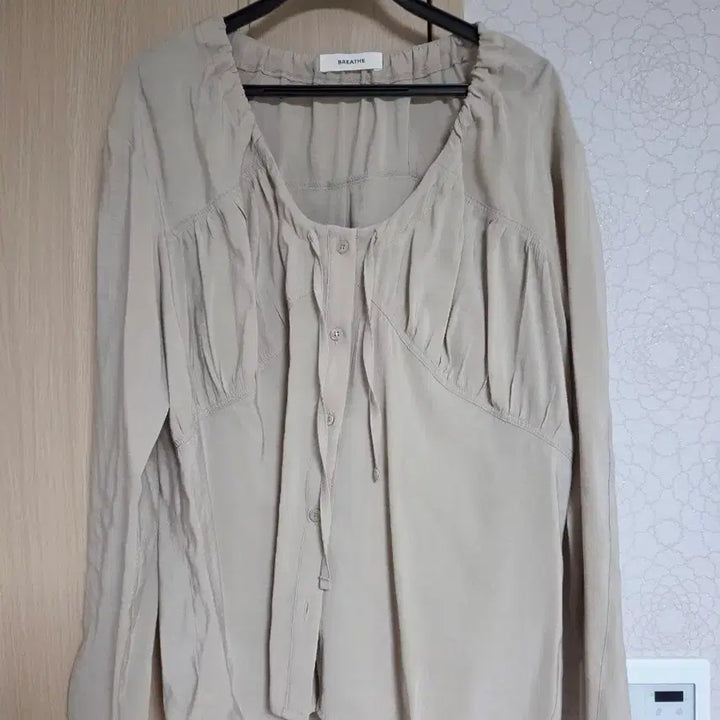 [BUNJANG] A Piece Mansion Shirring Blouse / 어피스맨션 셔링 블라우스