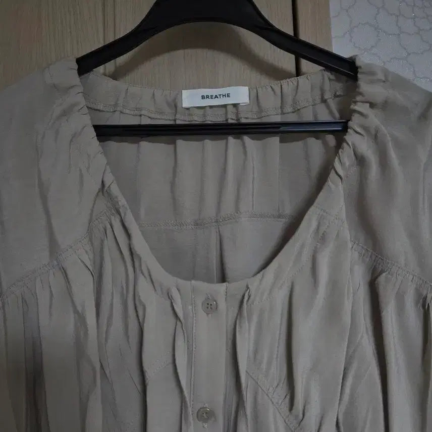 [BUNJANG] A Piece Mansion Shirring Blouse / 어피스맨션 셔링 블라우스