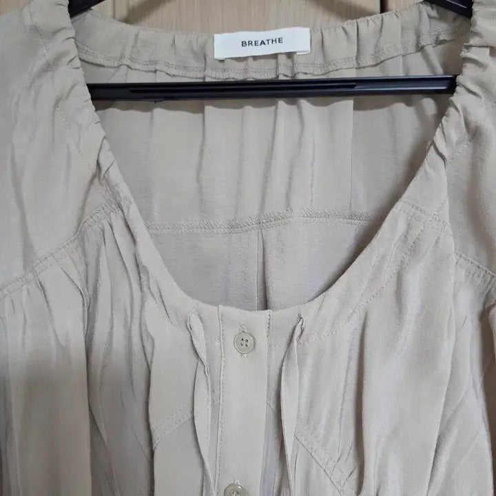 [BUNJANG] A Piece Mansion Shirring Blouse / 어피스맨션 셔링 블라우스