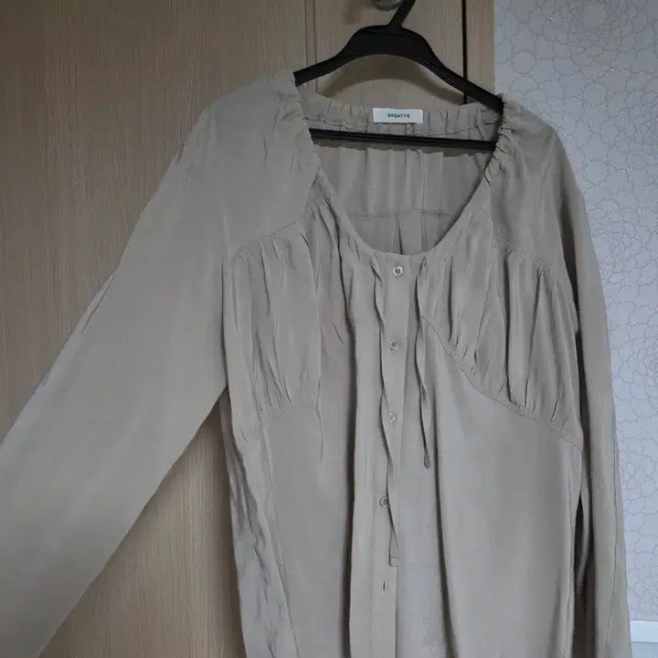 [BUNJANG] A Piece Mansion Shirring Blouse / 어피스맨션 셔링 블라우스