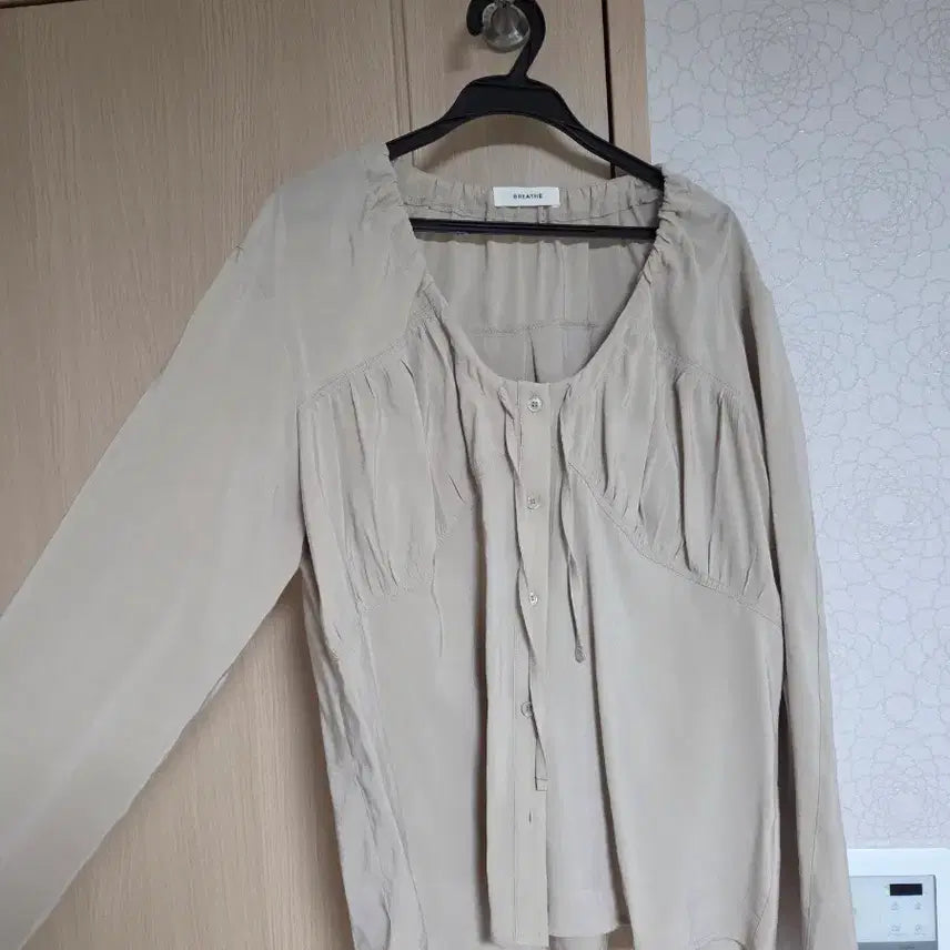 [BUNJANG] A Piece Mansion Shirring Blouse / 어피스맨션 셔링 블라우스