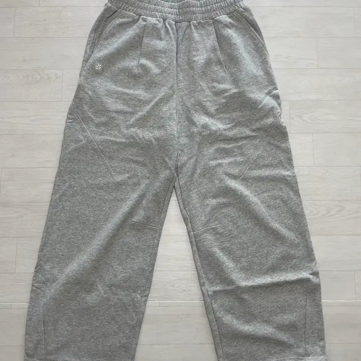 [BUNJANG] DUC Symbol Hoodie &amp; Sweatpants Set-Up Grey Size 2 / 디오스피스 (DUC) Symbol 후드집업, 스웻팬츠 셋업