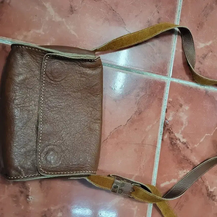 [BUNJANG] Vintage Brown Leather Handmade Crossbody Bag / 가죽 크로스백 브라운 빈티지 핸드메이드