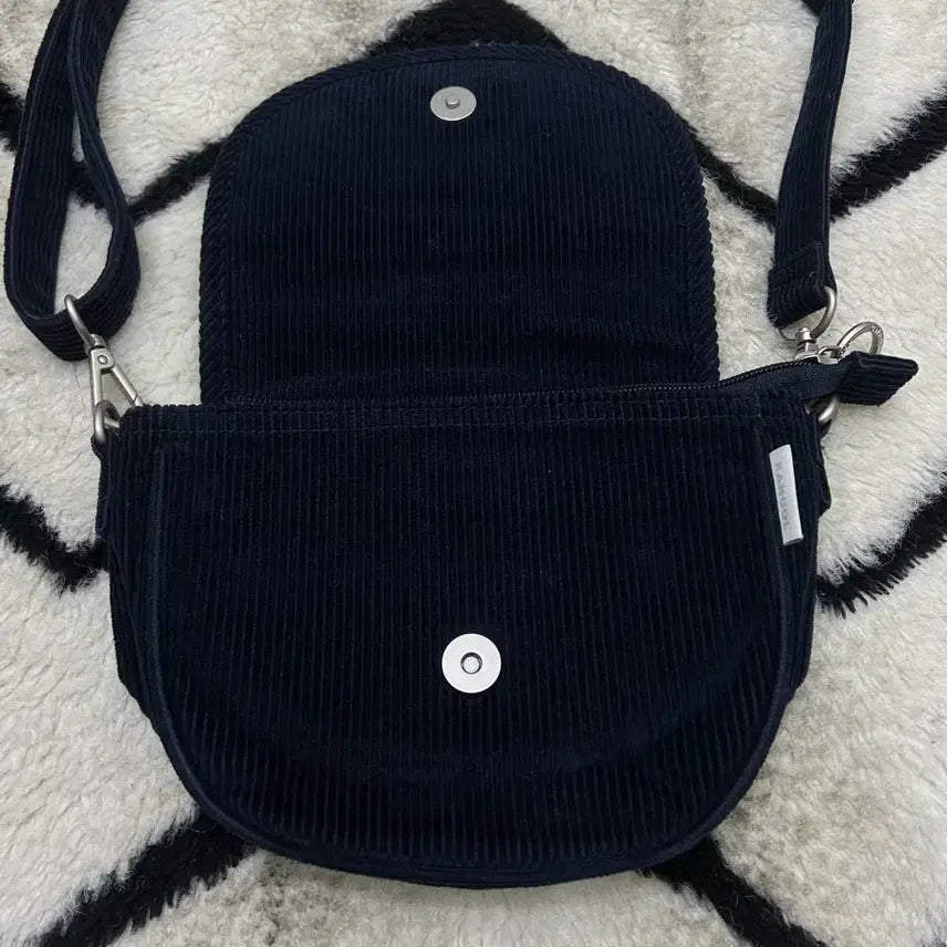 [BUNJANG] Kangol Mini Corduroy Crossbody Bag / 캉골 미니 코듀로이 크로스백/네이비