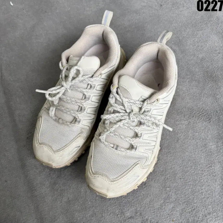 [BUNJANG] Fila Trail Running Shoes Ivory / 휠라 트레일화 운동화 아이보리
