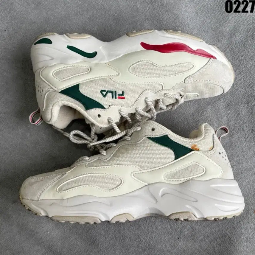 [BUNJANG] FILA Ivory Sneakers / 휠라 FILA 아이보리 운동화