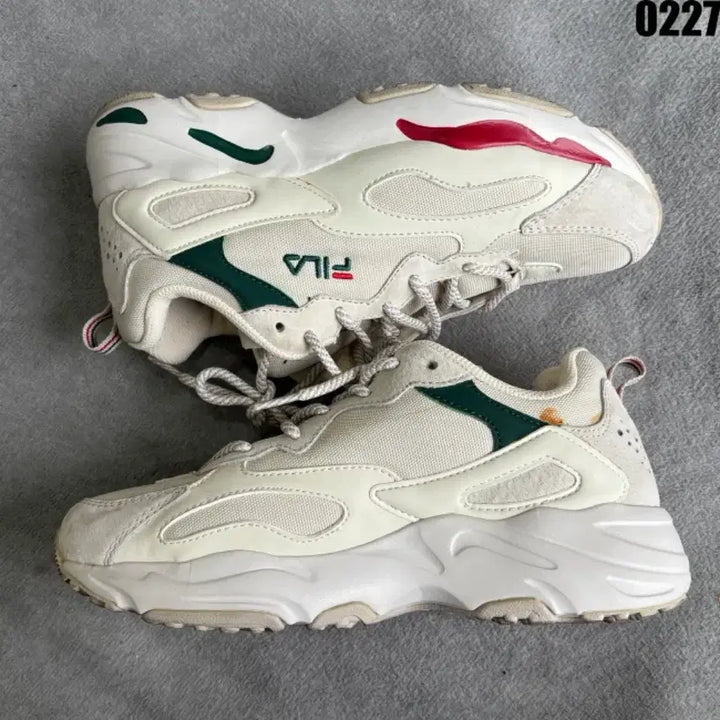 [BUNJANG] FILA Ivory Sneakers / 휠라 FILA 아이보리 운동화