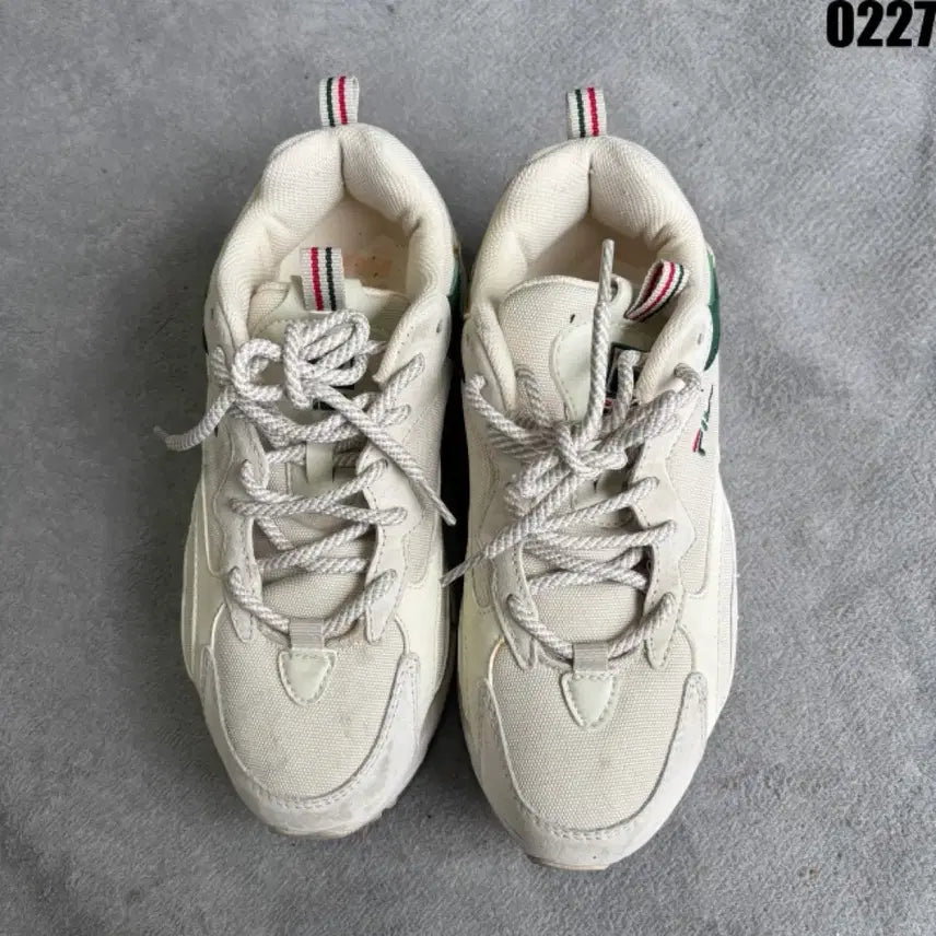 [BUNJANG] FILA Ivory Sneakers / 휠라 FILA 아이보리 운동화