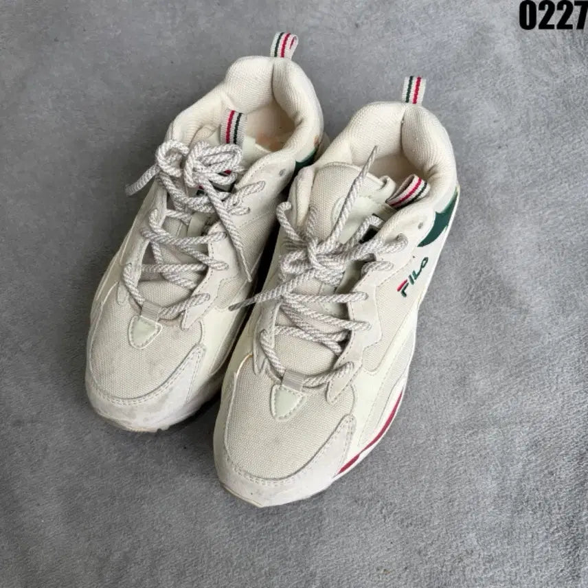 [BUNJANG] FILA Ivory Sneakers / 휠라 FILA 아이보리 운동화